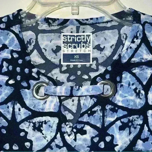 Strictly Scrubs V-Neck Top XS - Picture 2 of 3